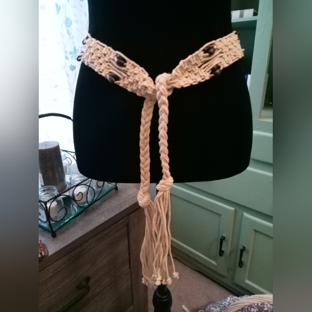 Gorgeous Vintage Handmade Cream Macrame & Beaded Belt